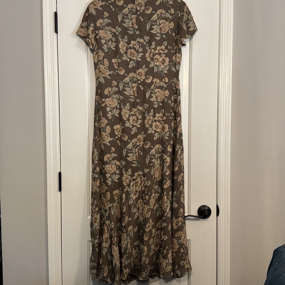 Saks Fifth Ave 100% Silk Brown Floral Maxi Sundress Short Sleeve Crew Neck Sz 6 - Picture 8 of 8